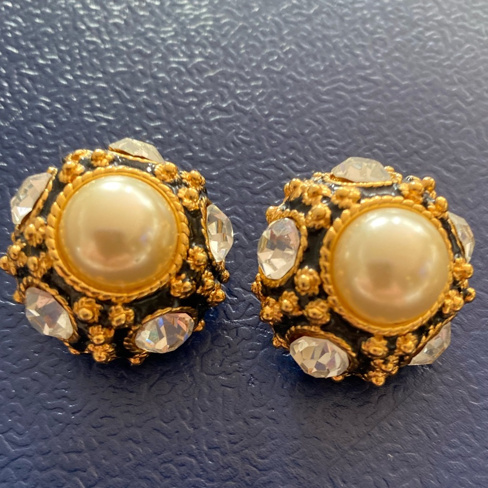 Vintage 80’s Blanca Pearl Dome earrings